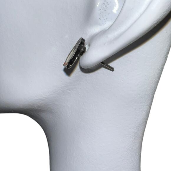 Vintage Penguin Post Earrings - Picture 5 of 6